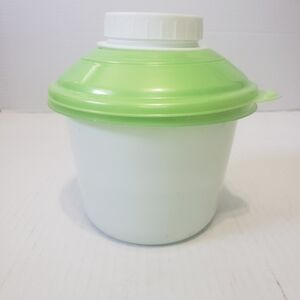 WW Salad Container With Lid Green and White Plastic Container